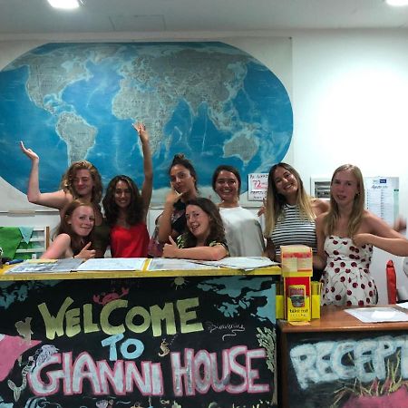 Gianni House Backpackers Hostel Giardini Naxos Εξωτερικό φωτογραφία