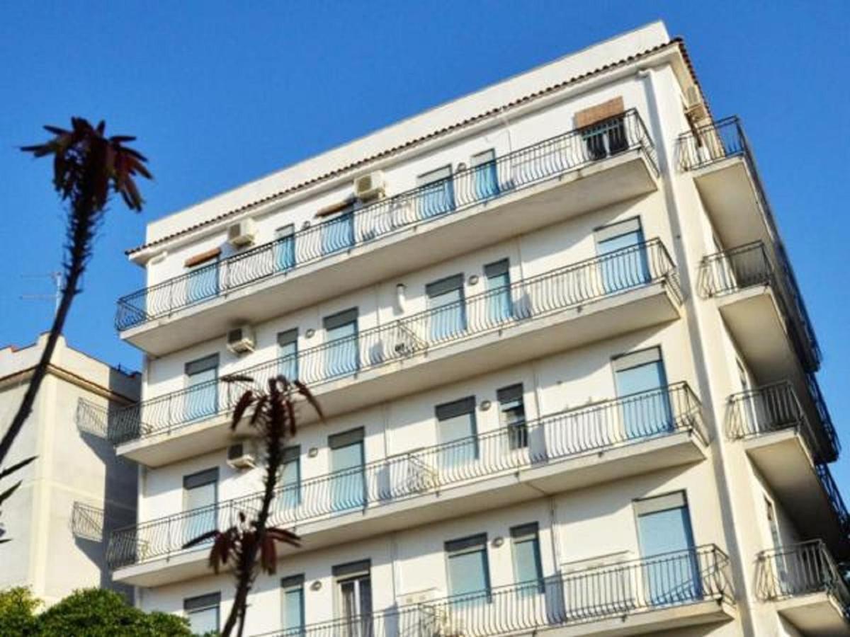 Gianni House Backpackers Hostel Giardini Naxos Εξωτερικό φωτογραφία