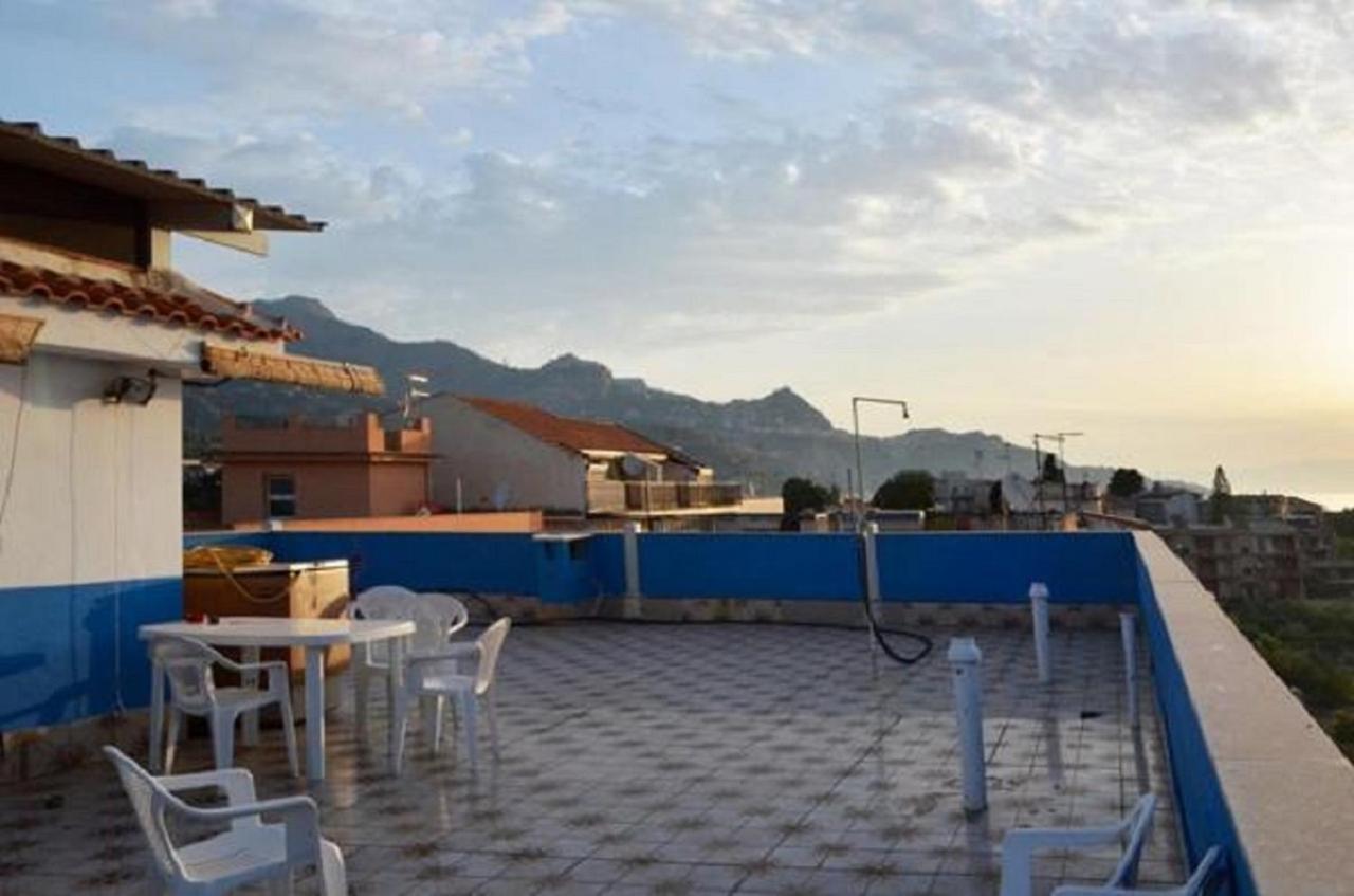 Gianni House Backpackers Hostel Giardini Naxos Εξωτερικό φωτογραφία