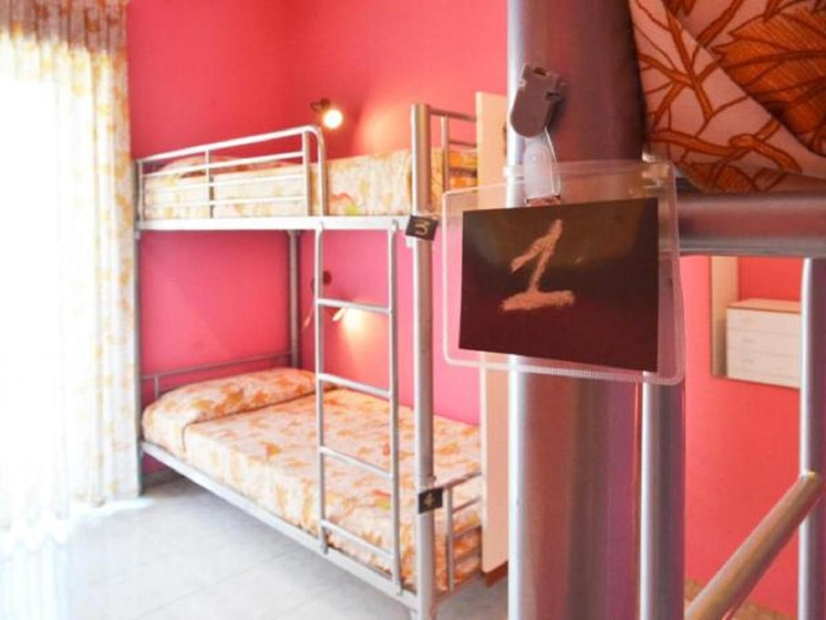 Gianni House Backpackers Hostel Giardini Naxos Εξωτερικό φωτογραφία