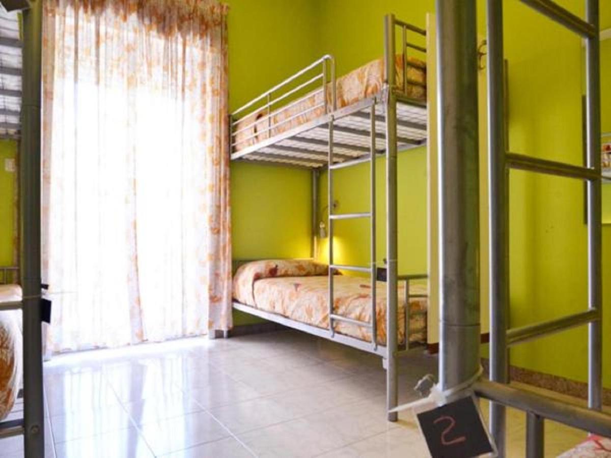 Gianni House Backpackers Hostel Giardini Naxos Εξωτερικό φωτογραφία