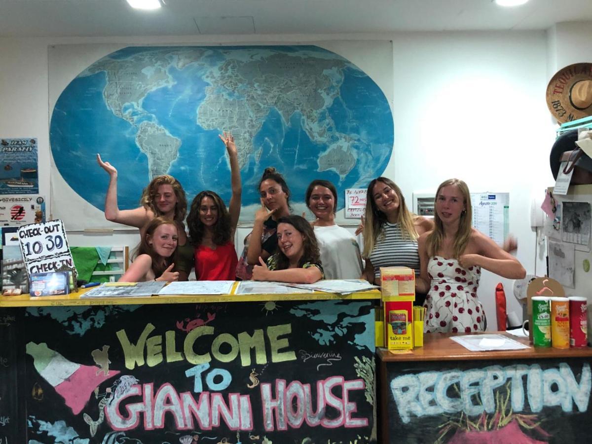Gianni House Backpackers Hostel Giardini Naxos Εξωτερικό φωτογραφία